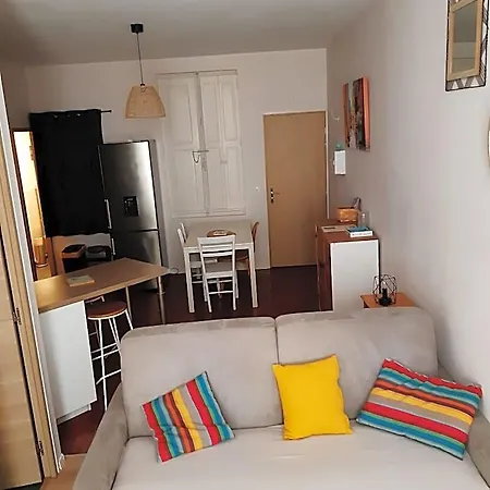 Apartment T2 Climatise En Centre *